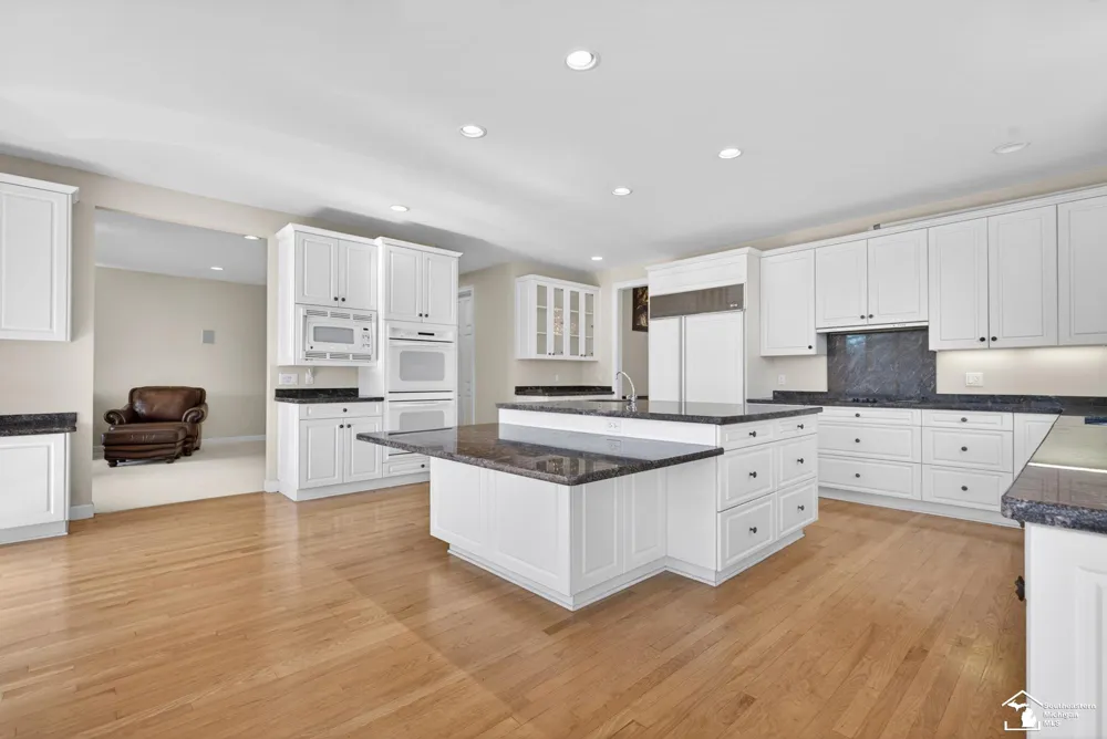 4592 Forestview Drive West Bloomfield Charter Township, MI 48322