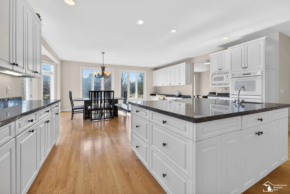 4592 Forestview Drive West Bloomfield Charter Township, MI 48322