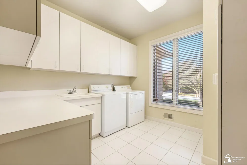 4592 Forestview Drive West Bloomfield Charter Township, MI 48322