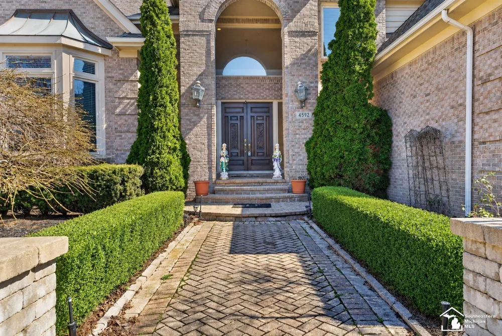 4592 Forestview Drive West Bloomfield Charter Township, MI 48322
