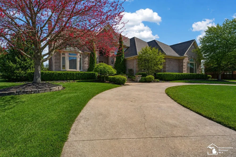 4592 Forestview Drive West Bloomfield Charter Township, MI 48322
