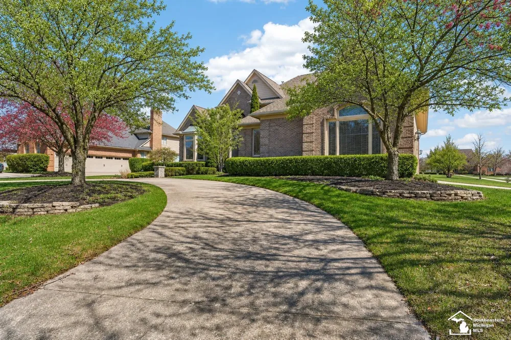 4592 Forestview Drive West Bloomfield Charter Township, MI 48322