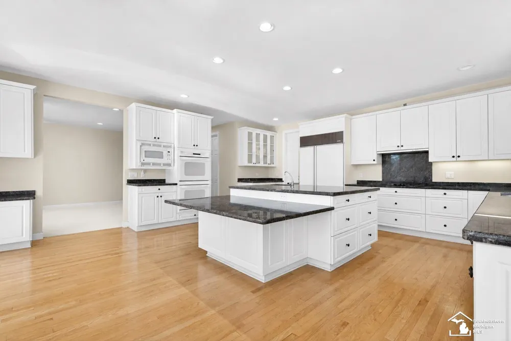4592 Forestview Drive West Bloomfield Charter Township, MI 48322
