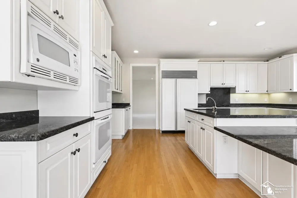 4592 Forestview Drive West Bloomfield Charter Township, MI 48322