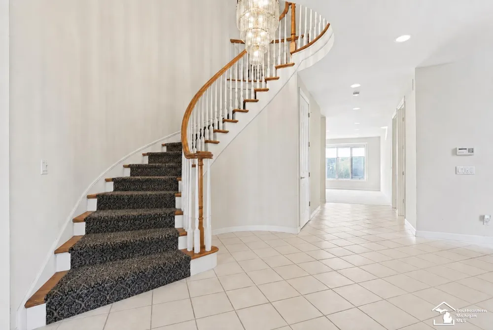4592 Forestview Drive West Bloomfield Charter Township, MI 48322