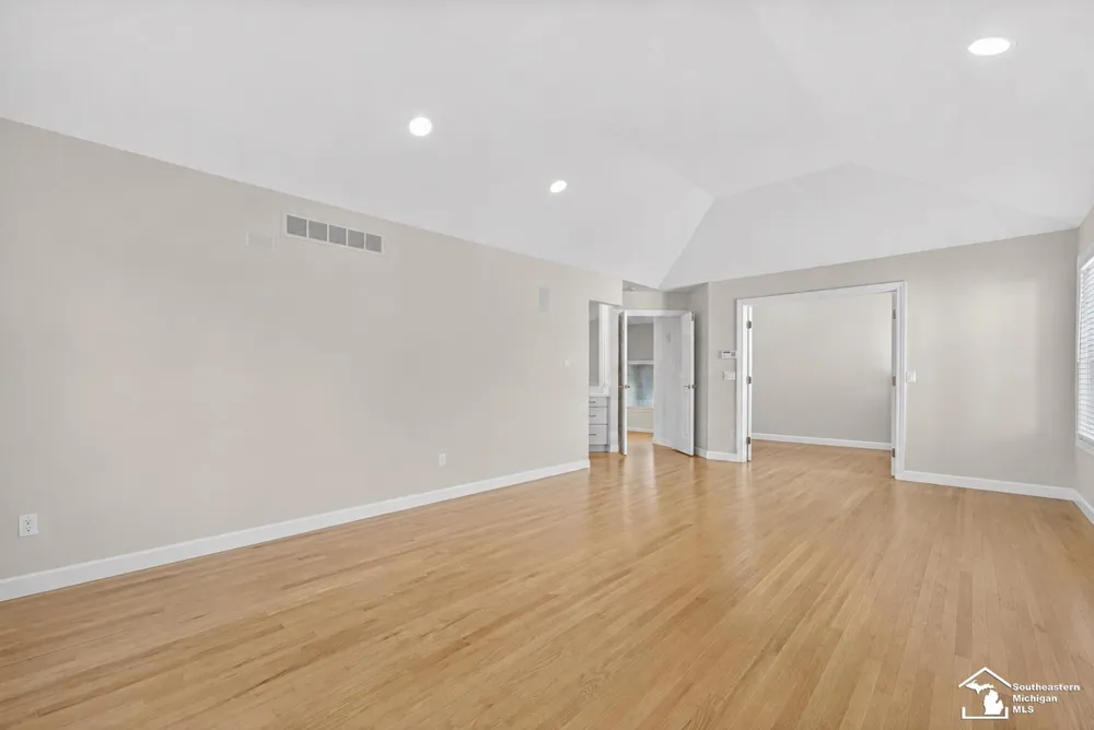 4592 Forestview Drive West Bloomfield Charter Township, MI 48322