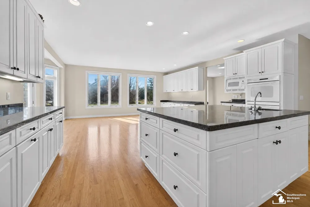 4592 Forestview Drive West Bloomfield Charter Township, MI 48322