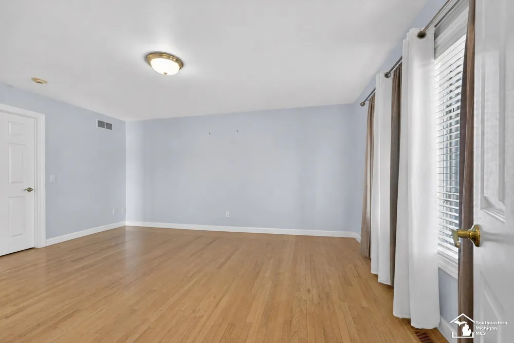 4592 Forestview Drive West Bloomfield Charter Township, MI 48322