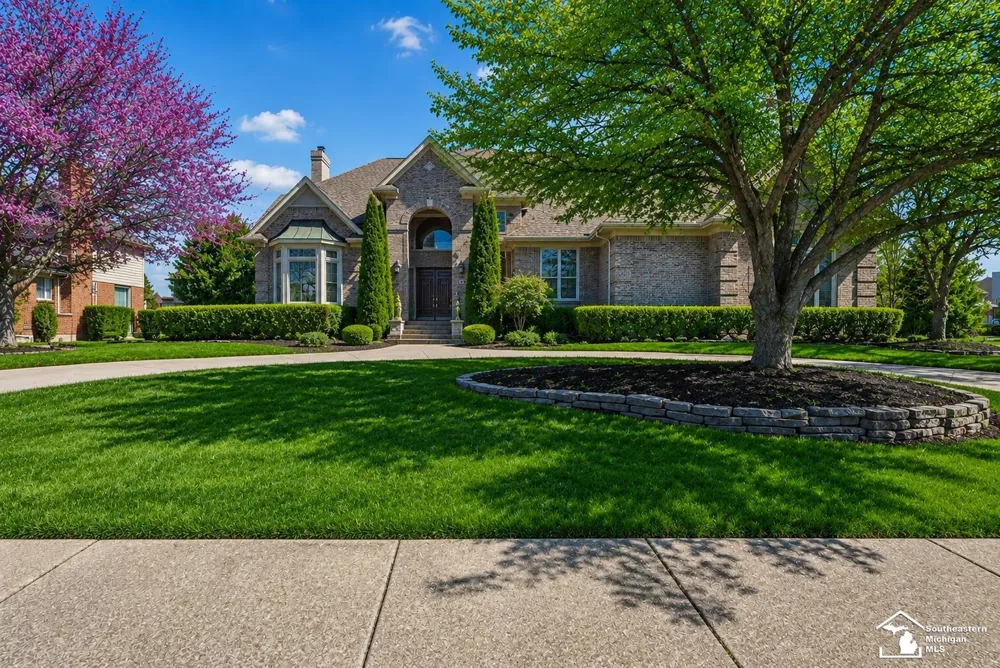 4592 Forestview Drive West Bloomfield Charter Township, MI 48322