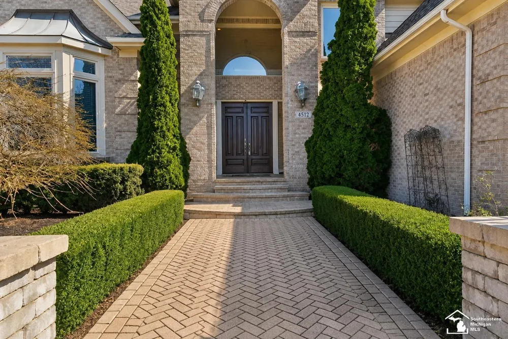 4592 Forestview Drive West Bloomfield Charter Township, MI 48322