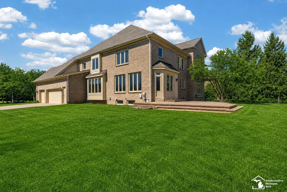 4592 Forestview Drive West Bloomfield Charter Township, MI 48322