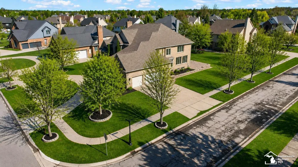 4592 Forestview Drive West Bloomfield Charter Township, MI 48322