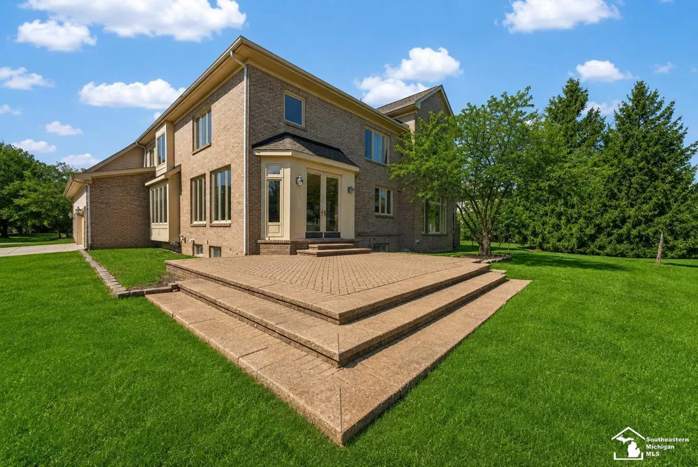 4592 Forestview Drive West Bloomfield Charter Township, MI 48322