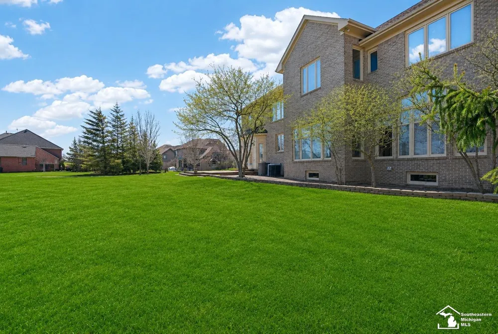 4592 Forestview Drive West Bloomfield Charter Township, MI 48322