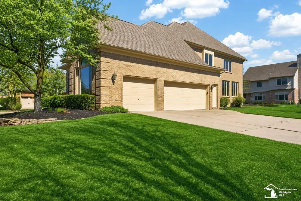 4592 Forestview Drive West Bloomfield Charter Township, MI 48322