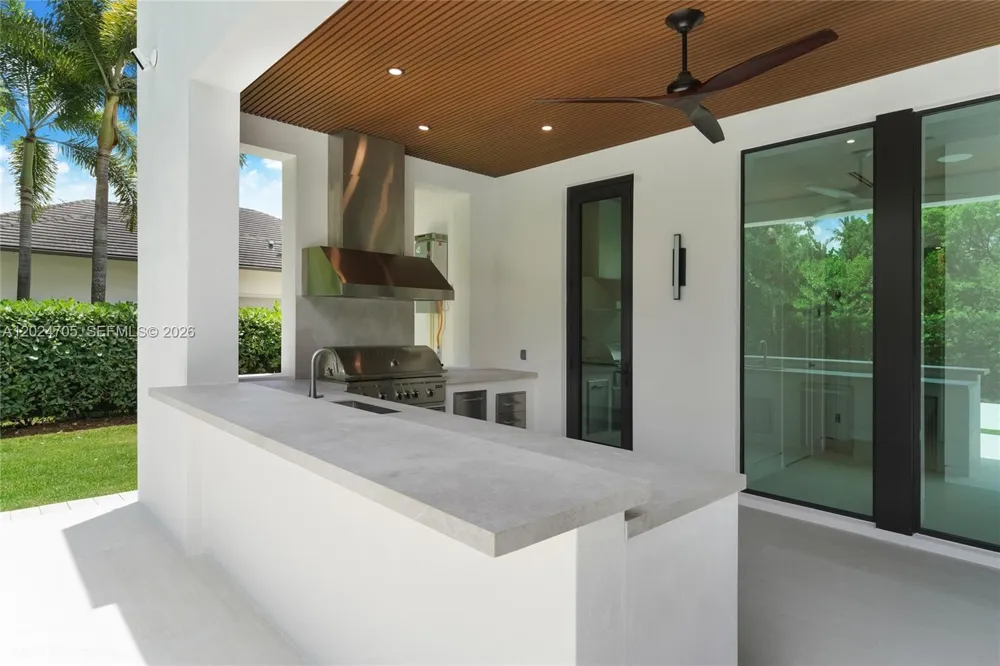 9405 SW 72nd Ct Pinecrest, FL 33156