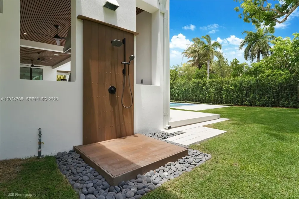 9405 SW 72nd Ct Pinecrest, FL 33156