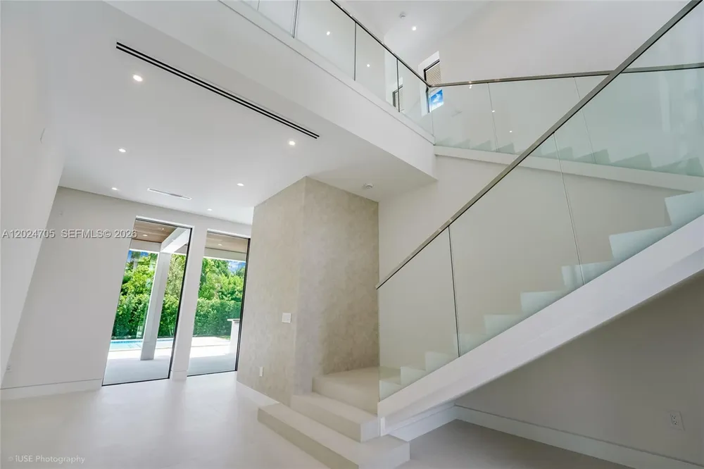 9405 SW 72nd Ct Pinecrest, FL 33156
