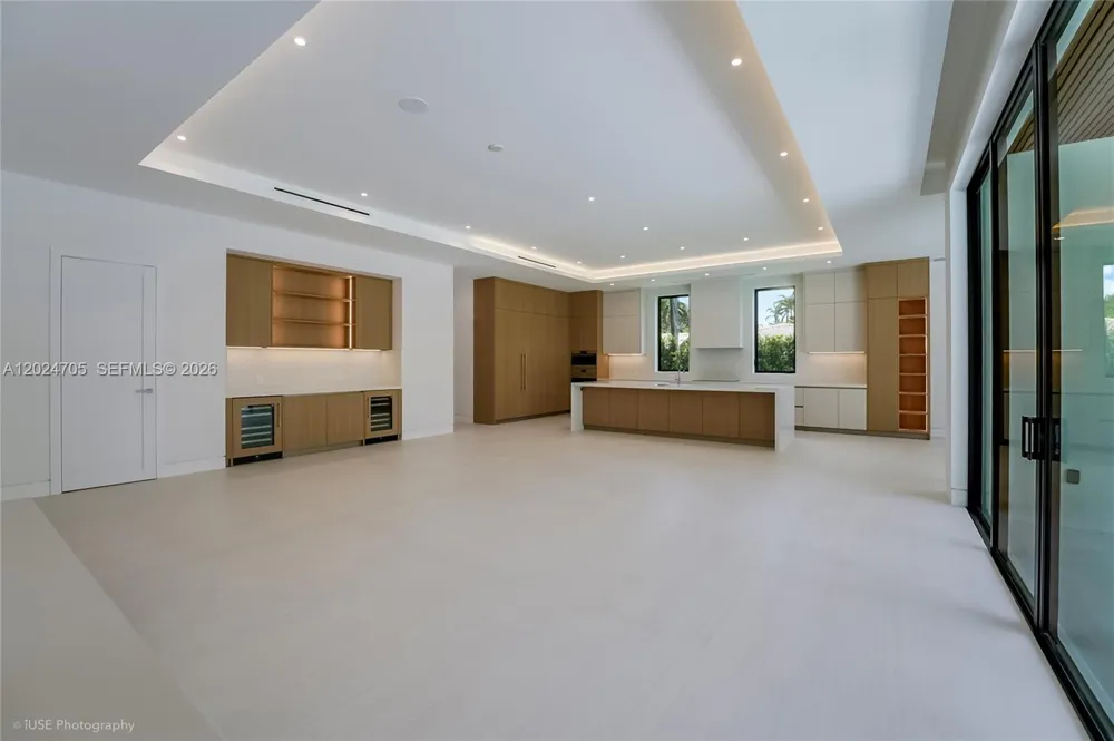 9405 SW 72nd Ct Pinecrest, FL 33156