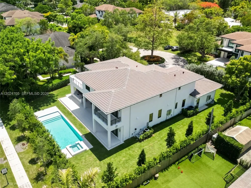 9405 SW 72nd Ct Pinecrest, FL 33156