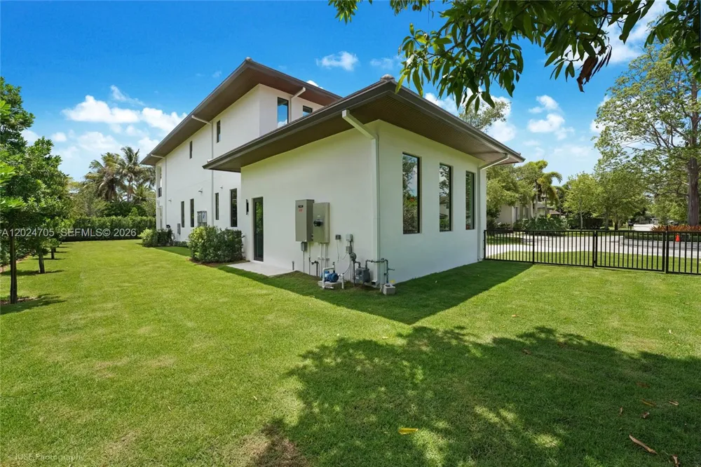 9405 SW 72nd Ct Pinecrest, FL 33156