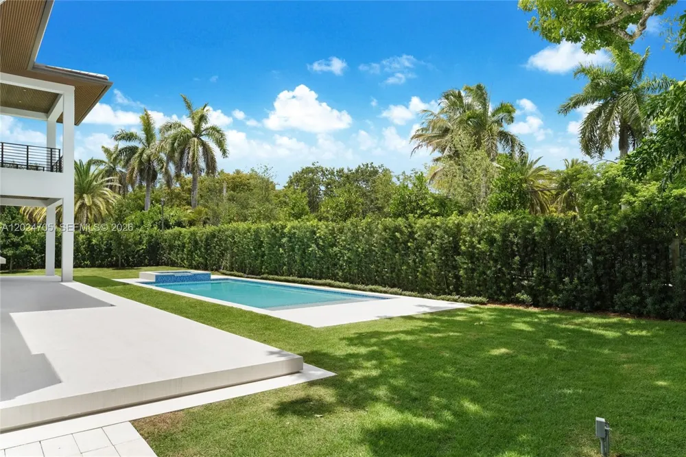 9405 SW 72nd Ct Pinecrest, FL 33156