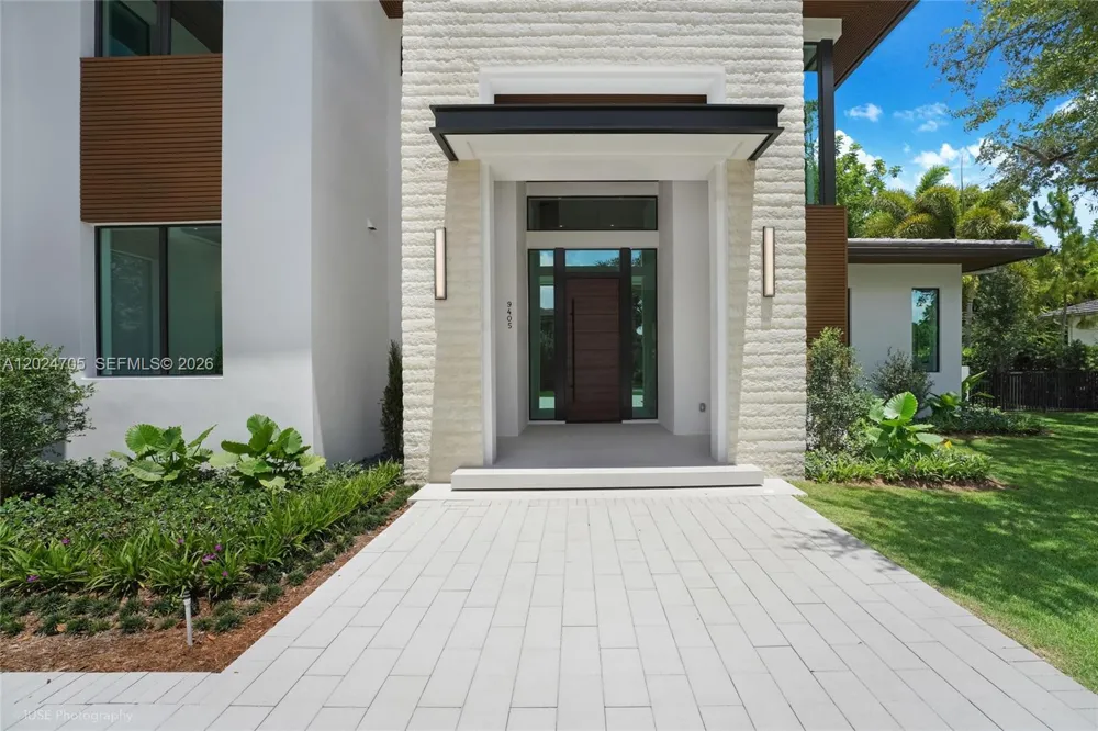 9405 SW 72nd Ct Pinecrest, FL 33156