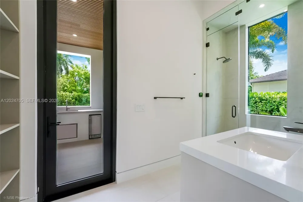 9405 SW 72nd Ct Pinecrest, FL 33156