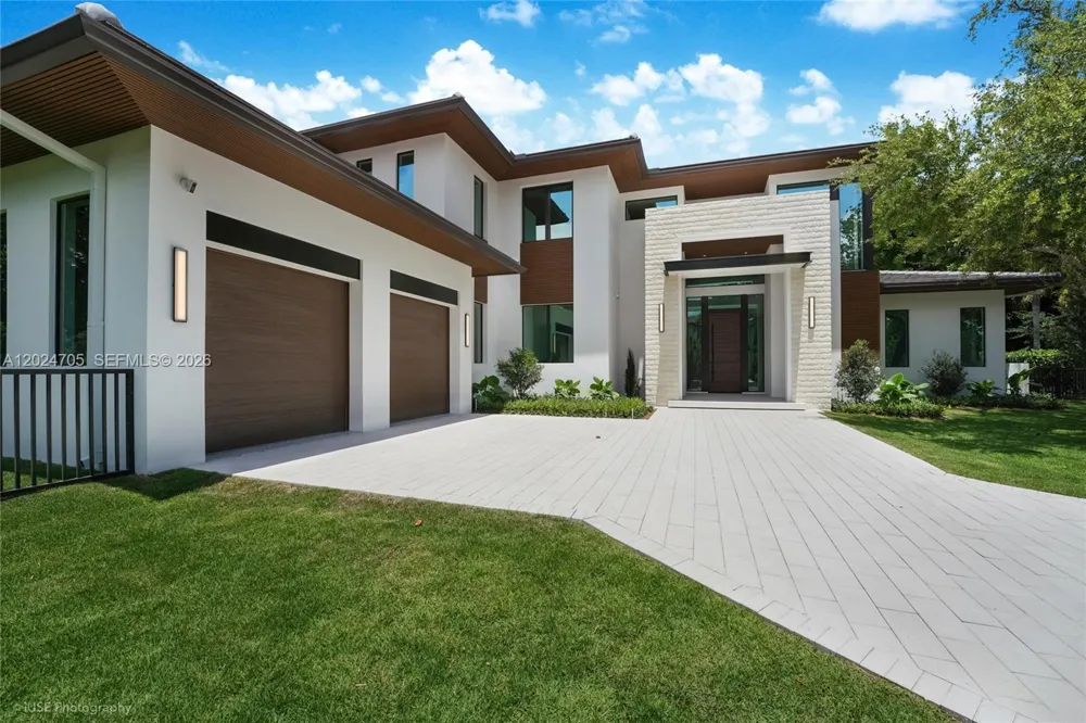 9405 SW 72nd Ct Pinecrest, FL 33156
