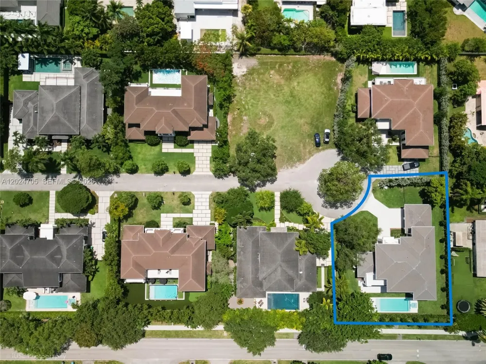 9405 SW 72nd Ct Pinecrest, FL 33156