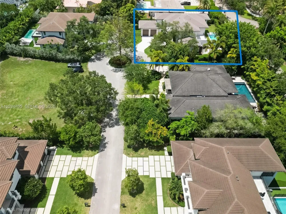 9405 SW 72nd Ct Pinecrest, FL 33156