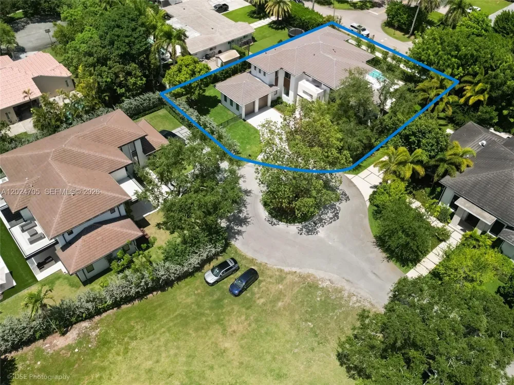 9405 SW 72nd Ct Pinecrest, FL 33156
