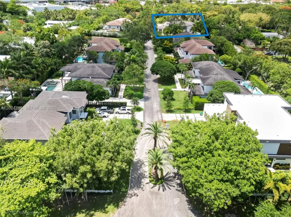 9405 SW 72nd Ct Pinecrest, FL 33156