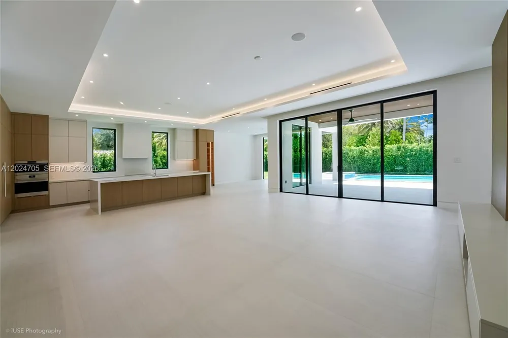 9405 SW 72nd Ct Pinecrest, FL 33156
