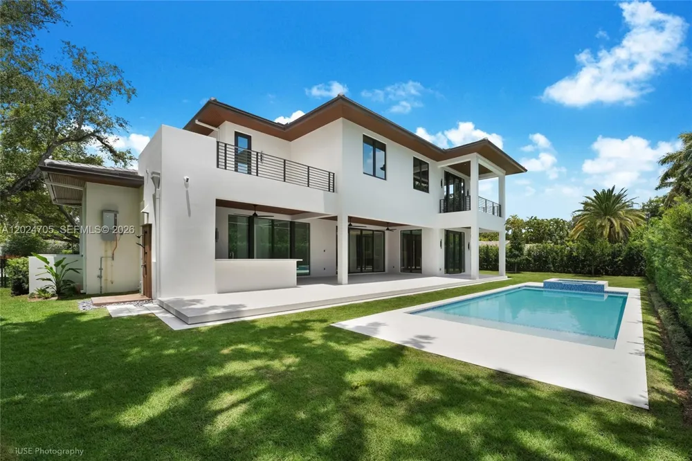9405 SW 72nd Ct Pinecrest, FL 33156