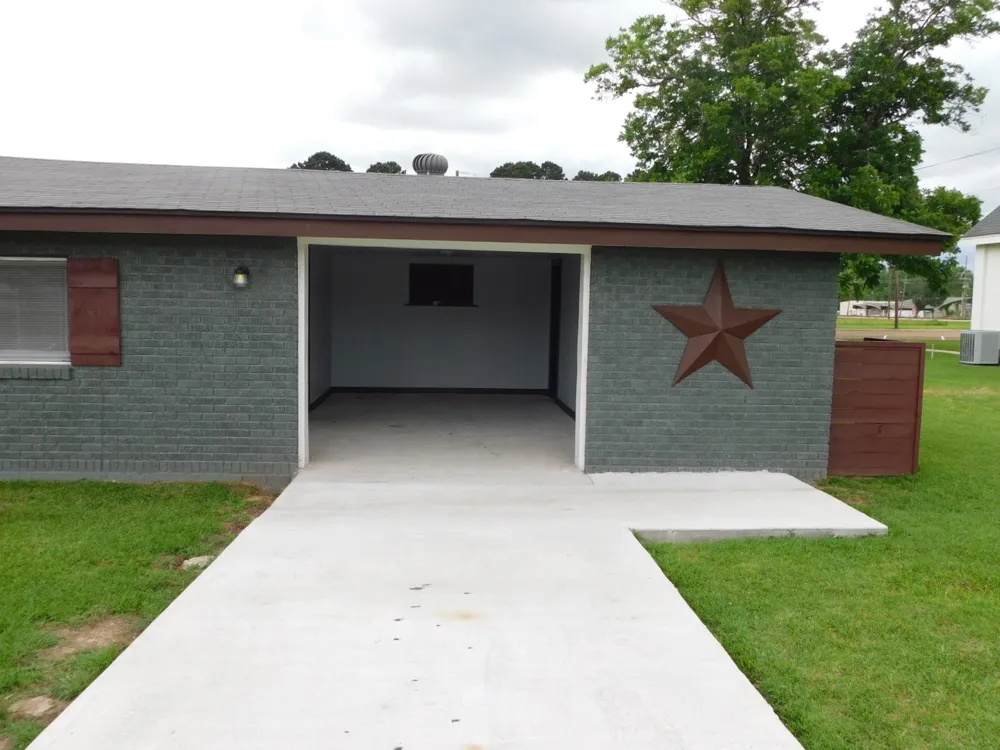 300 S Main Street Springhill, LA 71075