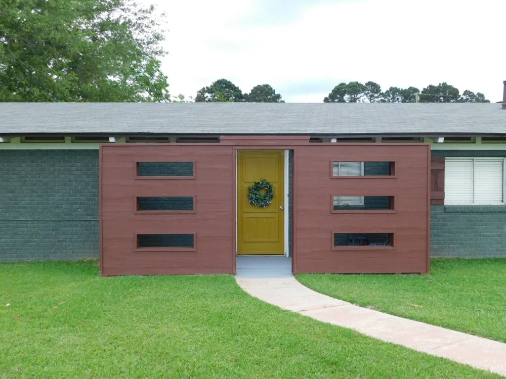 300 S Main Street Springhill, LA 71075