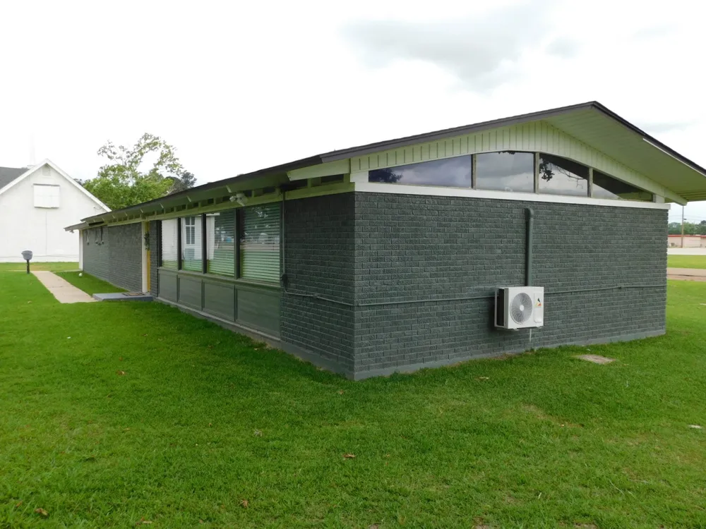 300 S Main Street Springhill, LA 71075