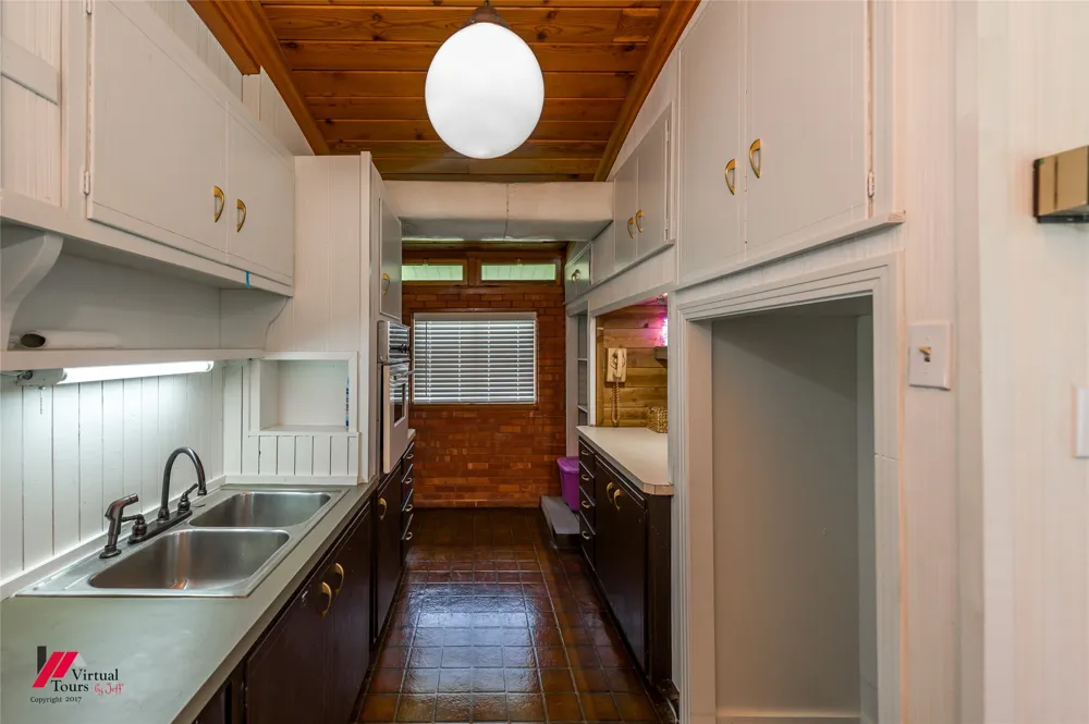 300 S Main Street Springhill, LA 71075