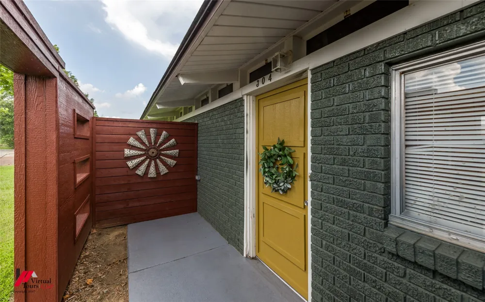 300 S Main Street Springhill, LA 71075