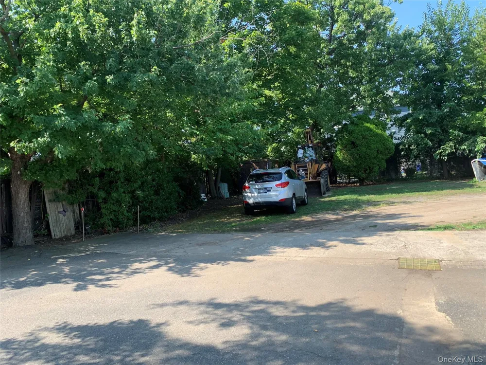 102-27 163 Howard Beach, NY 11414