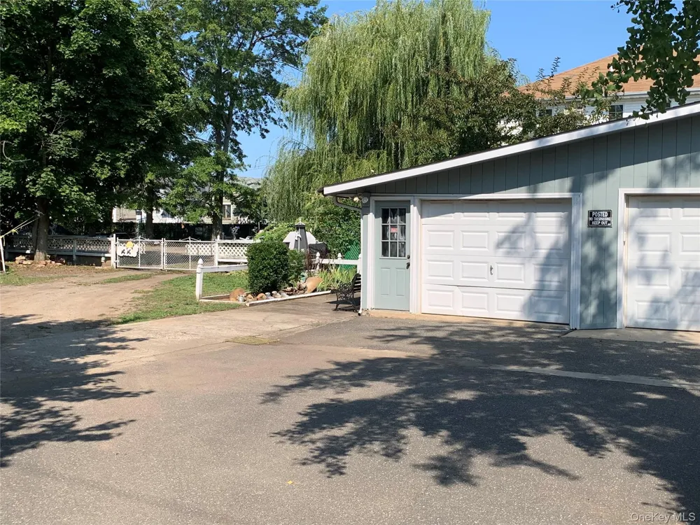 102-27 163 Howard Beach, NY 11414