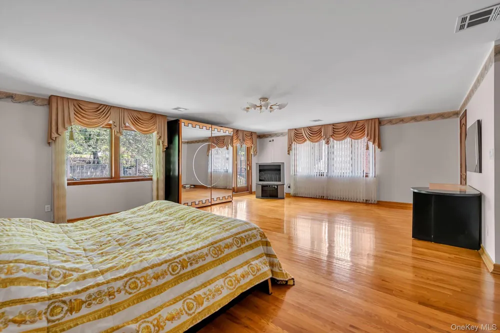 18042 Aberdeen Road Jamaica, NY 11432