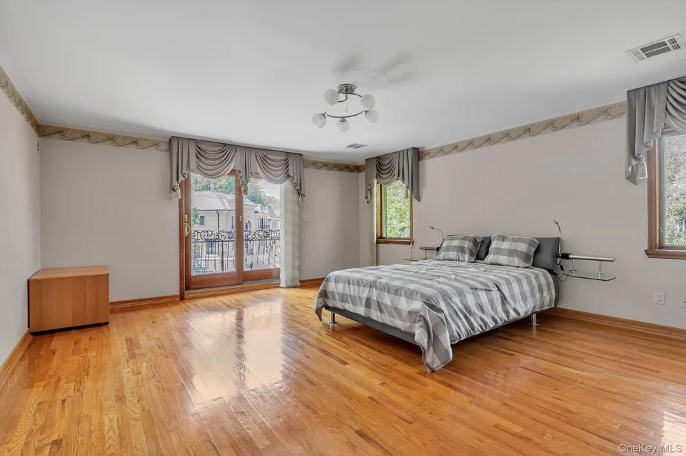 18042 Aberdeen Road Jamaica, NY 11432