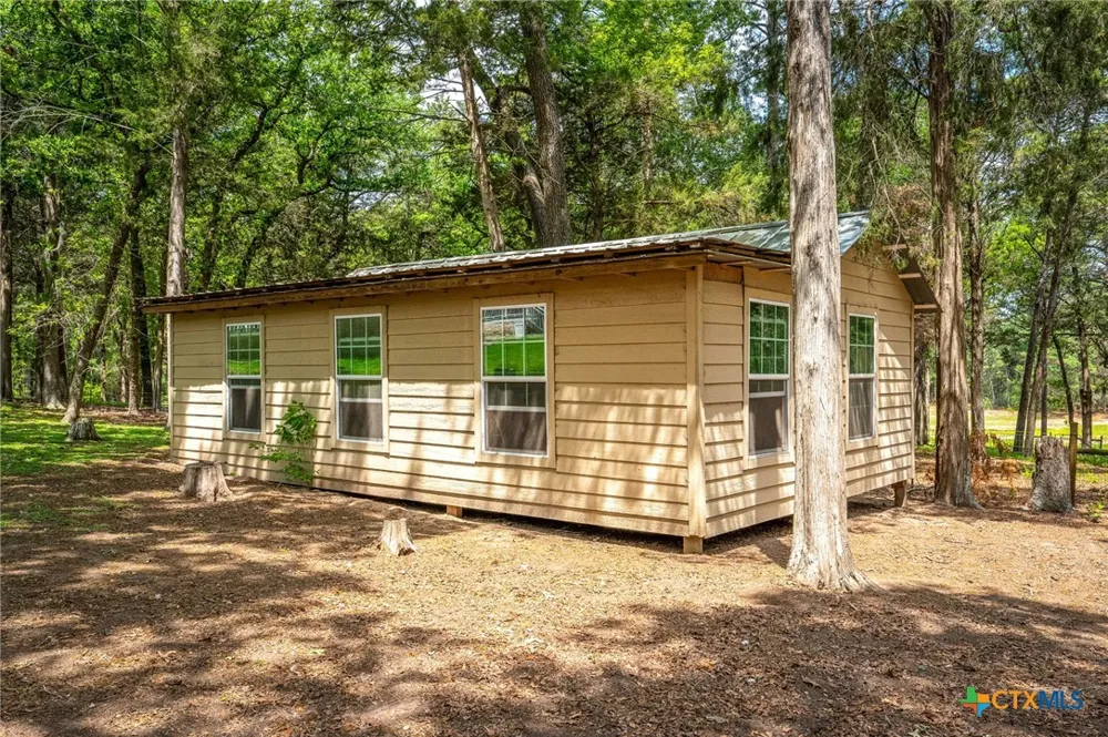 1055 Beech Crest Columbus, TX 78950