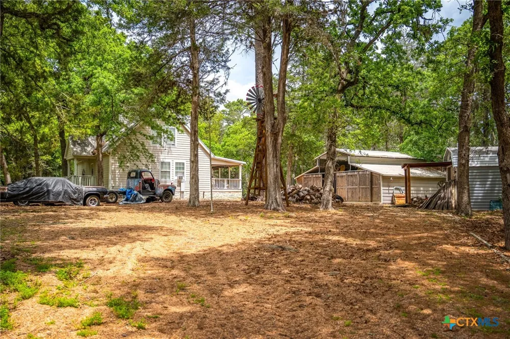 1055 Beech Crest Columbus, TX 78950
