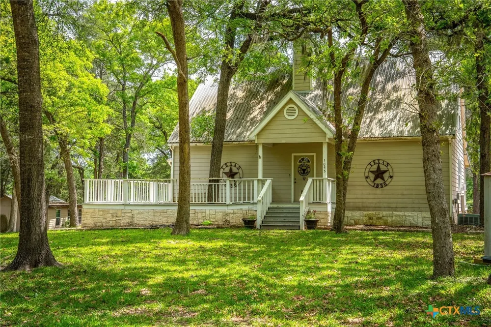 1055 Beech Crest Columbus, TX 78950