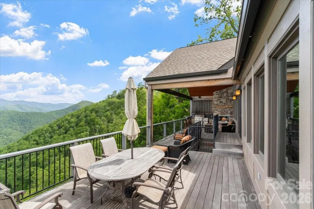 373 Rhododendron Lane Burnsville, NC 28714
