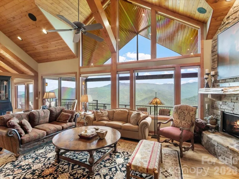 373 Rhododendron Lane Burnsville, NC 28714
