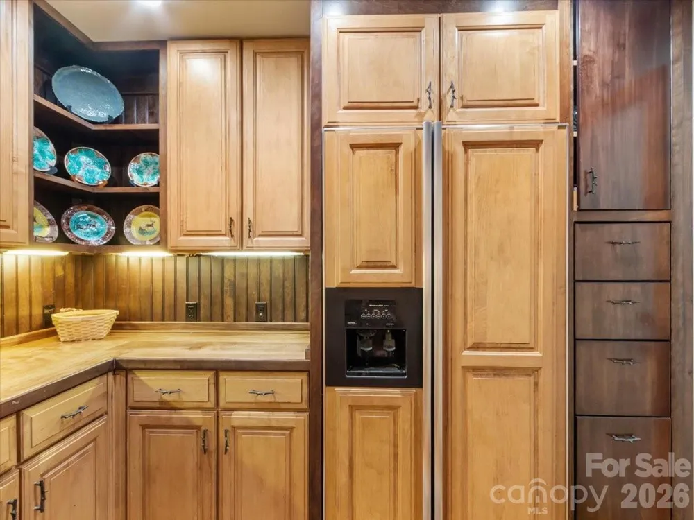 373 Rhododendron Lane Burnsville, NC 28714
